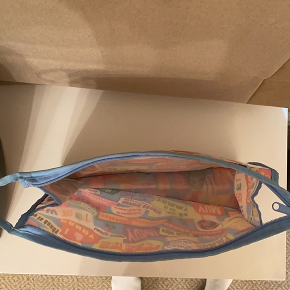 Iscream laminated cosmetic bag - Picture 5 of 6